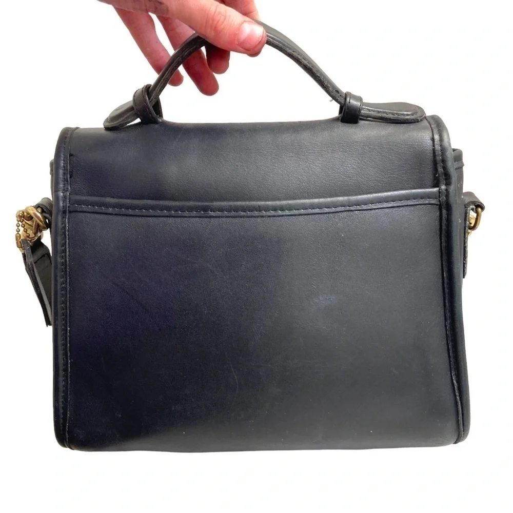 Coach 9870 vintage black or navy blue leather 1997 court bag